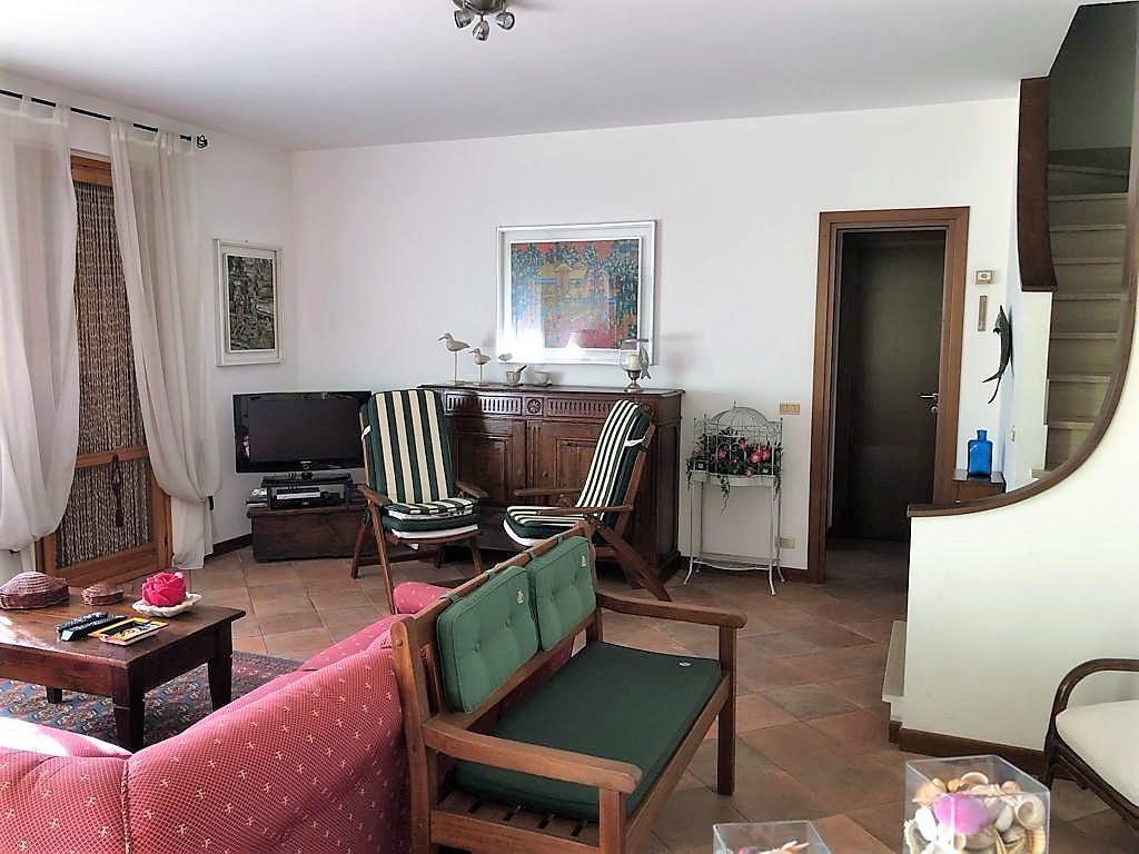 Immagine 13 di Casa semindipendente in vendita  a Montignoso