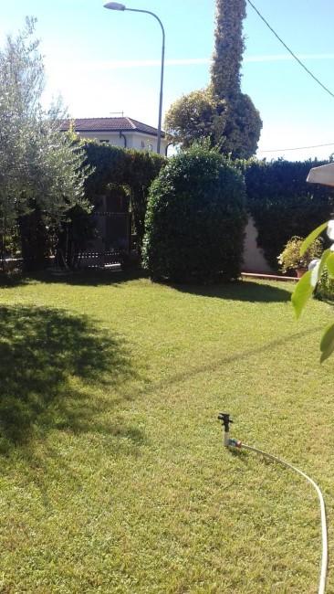 Immagine 10 di Casa semindipendente in vendita  a Montignoso