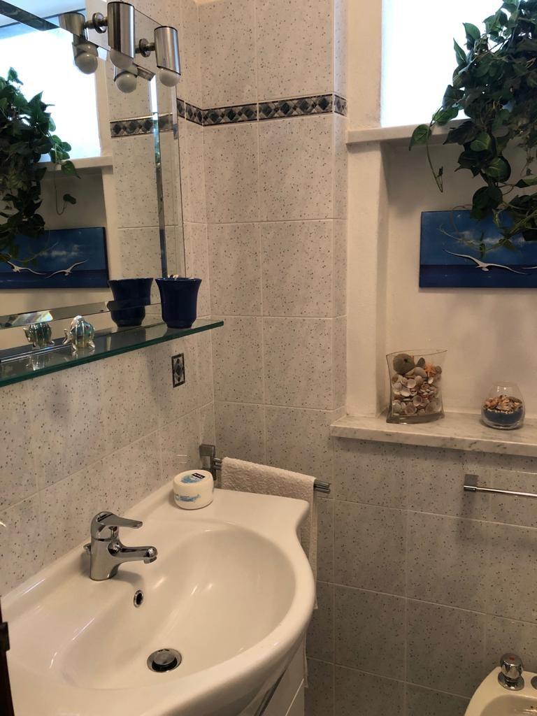 Immagine 22 di Casa semindipendente in vendita  a Montignoso