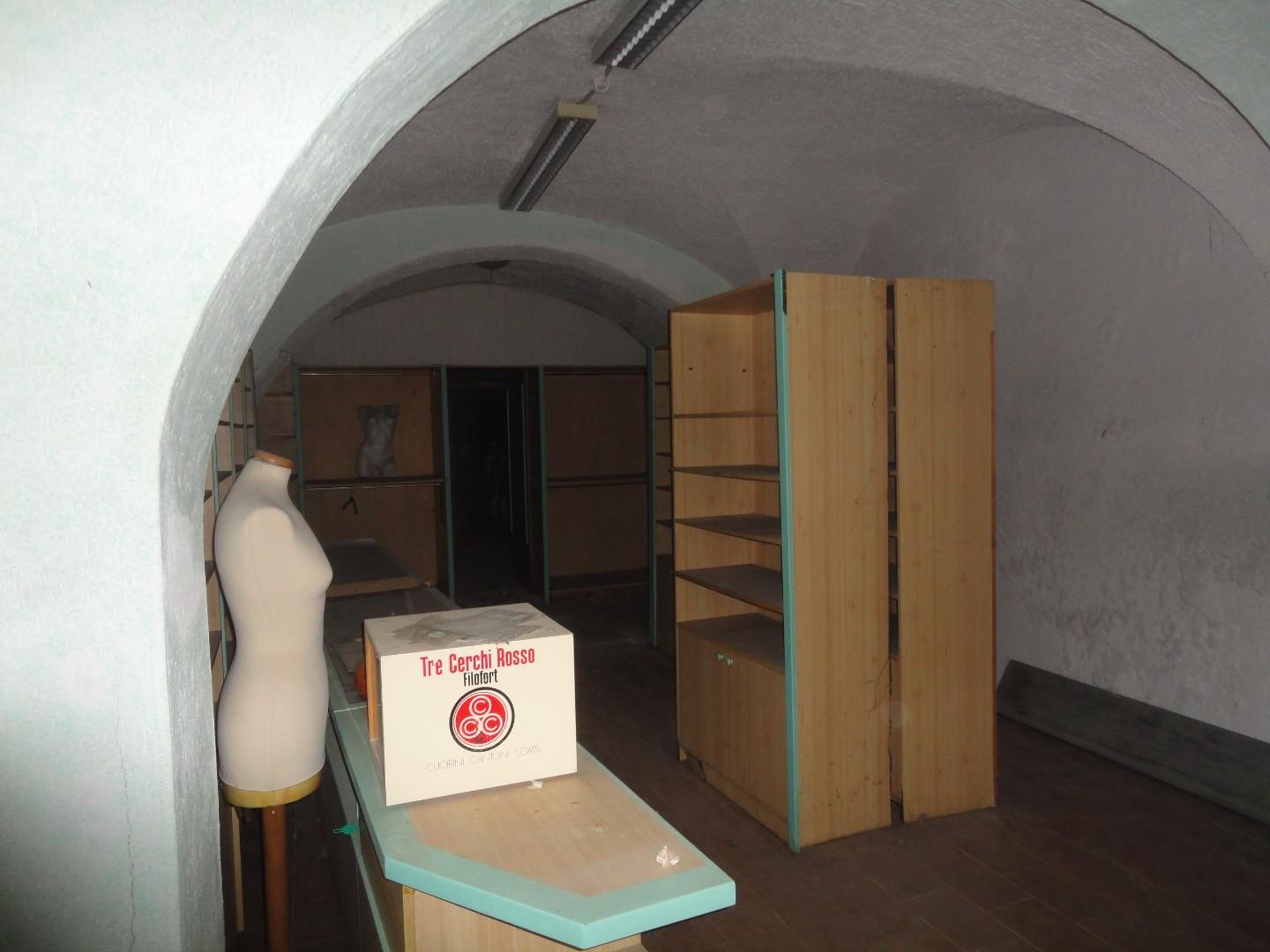 Immagine 2 di Locale commerciale in vendita  a Peccioli