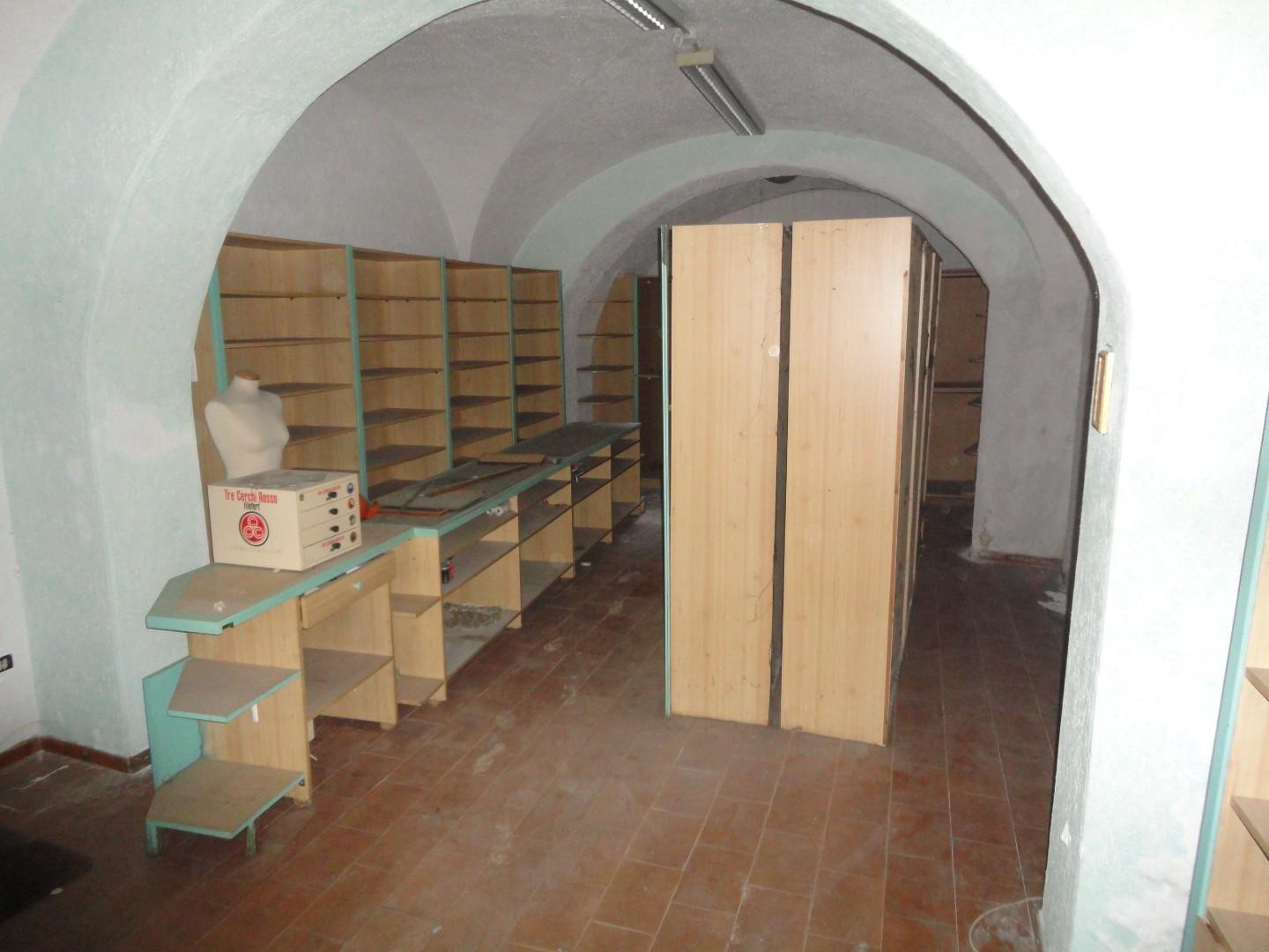 Immagine 1 di Locale commerciale in vendita  a Peccioli