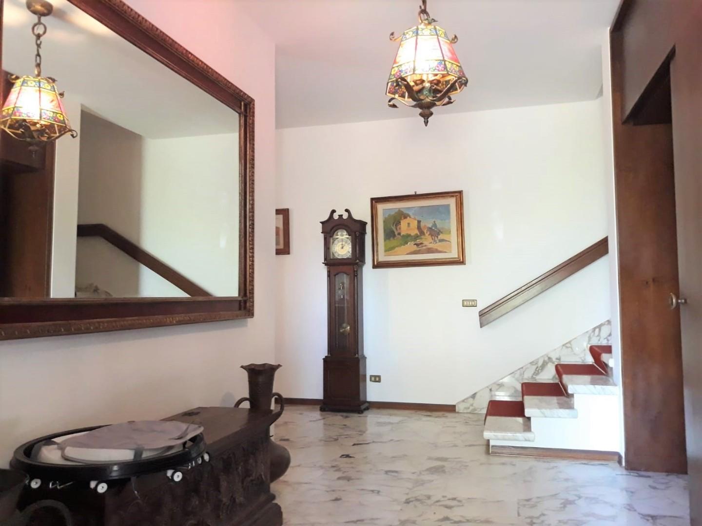 Immagine 3 di Villa in vendita  a Cascina