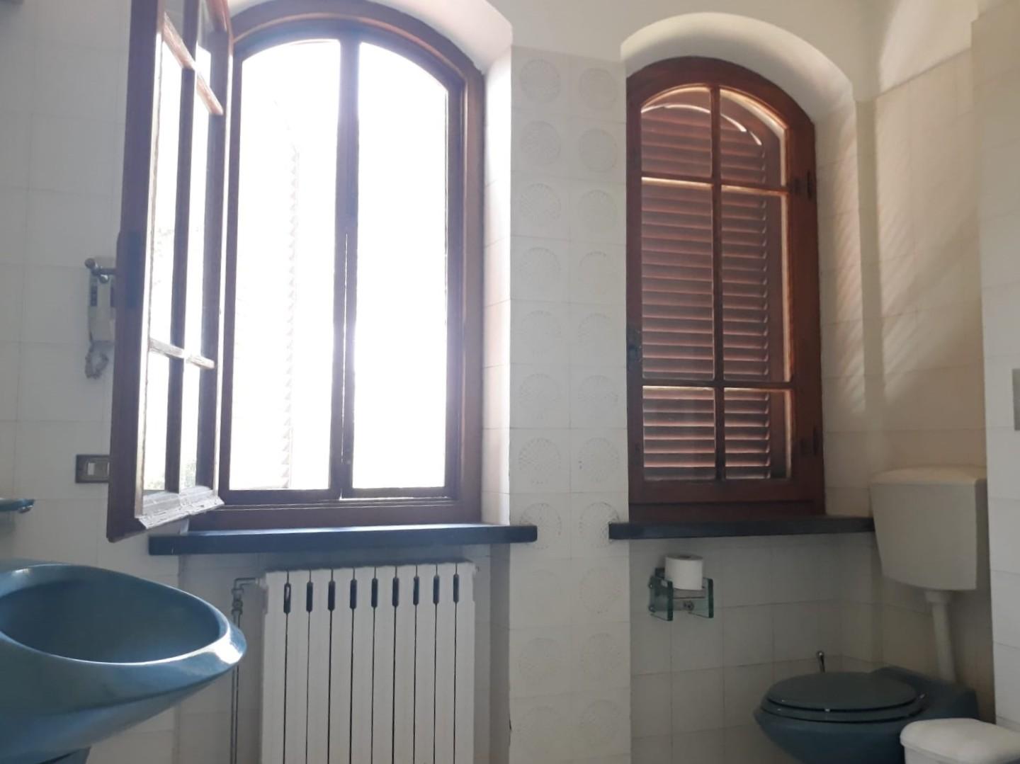 Immagine 11 di Villa in vendita  a Cascina