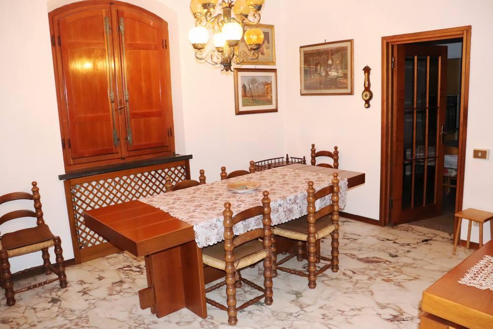 Immagine 5 di Villa in vendita  a Cascina