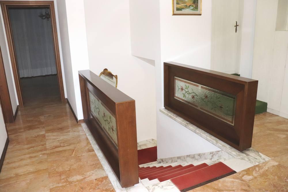 Immagine 8 di Villa in vendita  a Cascina