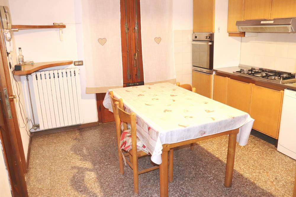 Immagine 18 di Villa in vendita  a Cascina