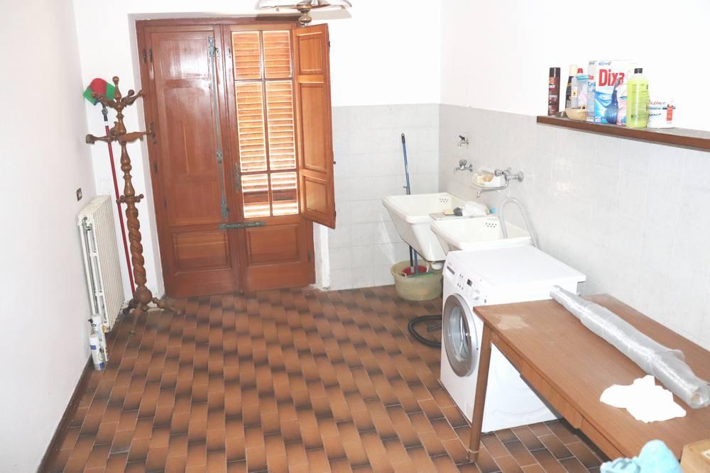 Immagine 19 di Villa in vendita  a Cascina