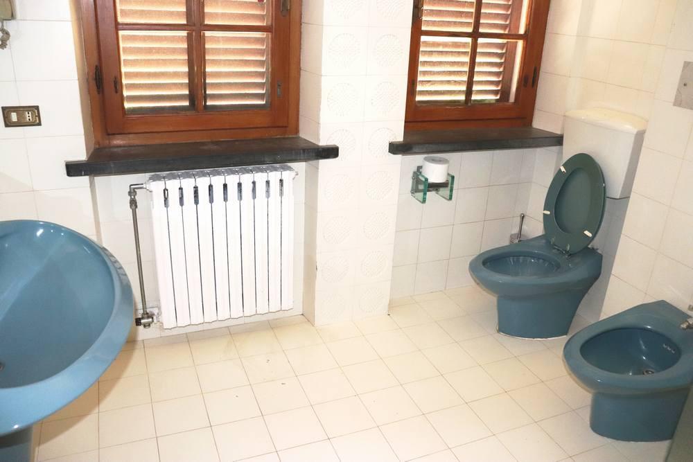 Immagine 15 di Villa in vendita  a Cascina