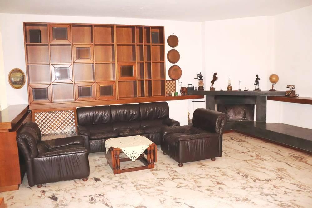 Immagine 4 di Villa in vendita  a Cascina