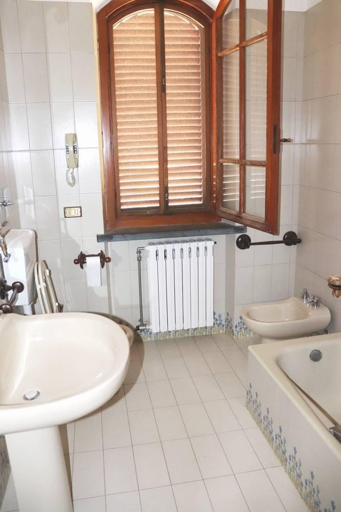 Immagine 14 di Villa in vendita  a Cascina