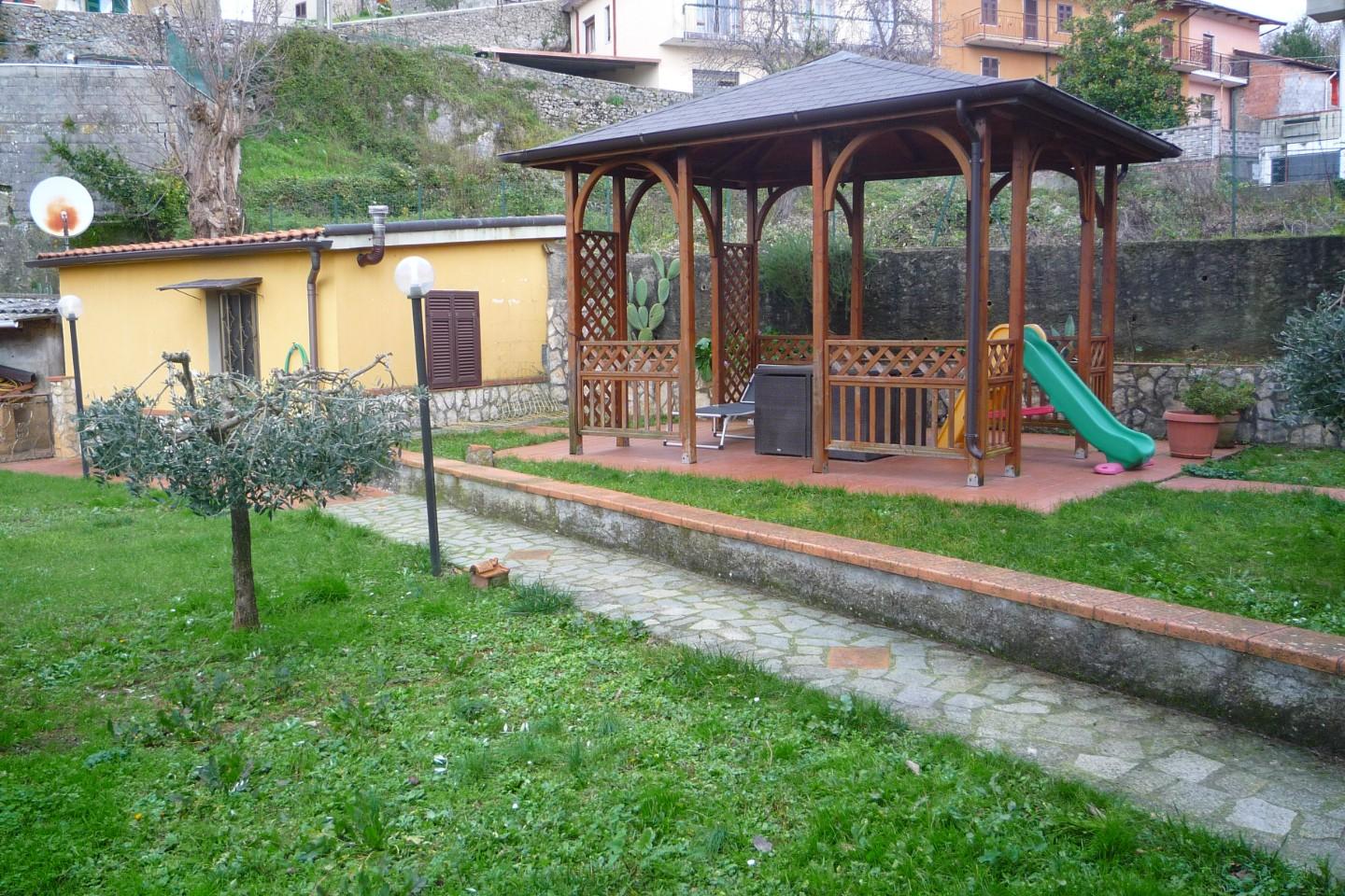 Immagine 40 di Casa bifamiliare in vendita  a Carrara