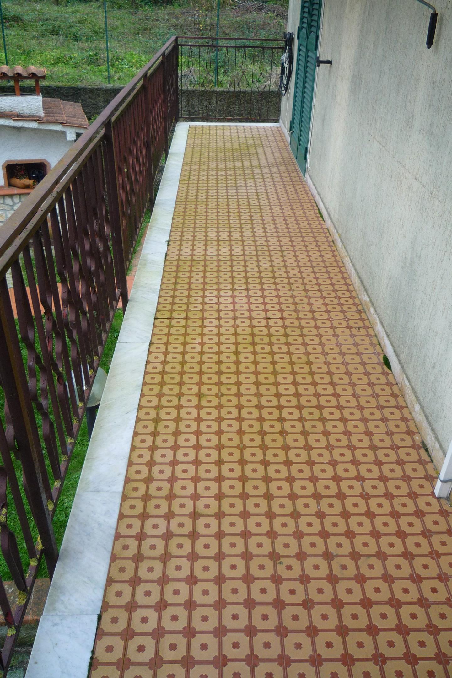 Immagine 26 di Casa bifamiliare in vendita  a Carrara