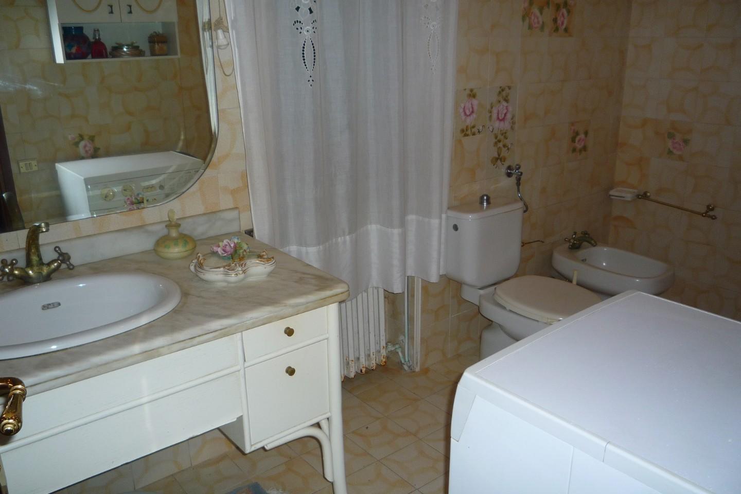 Immagine 29 di Casa bifamiliare in vendita  a Carrara