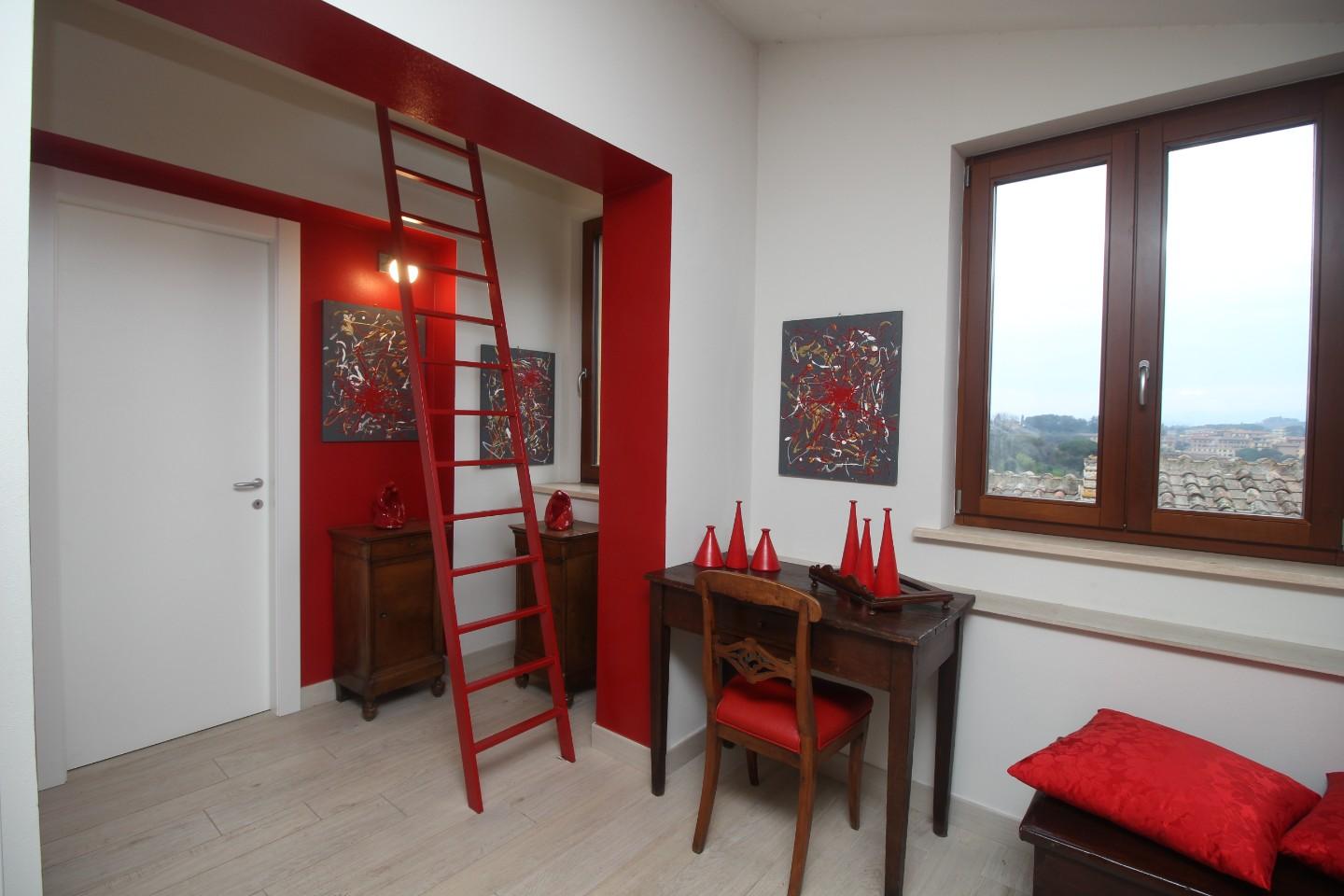 Immagine 8 di Appartamento in vendita  a Siena