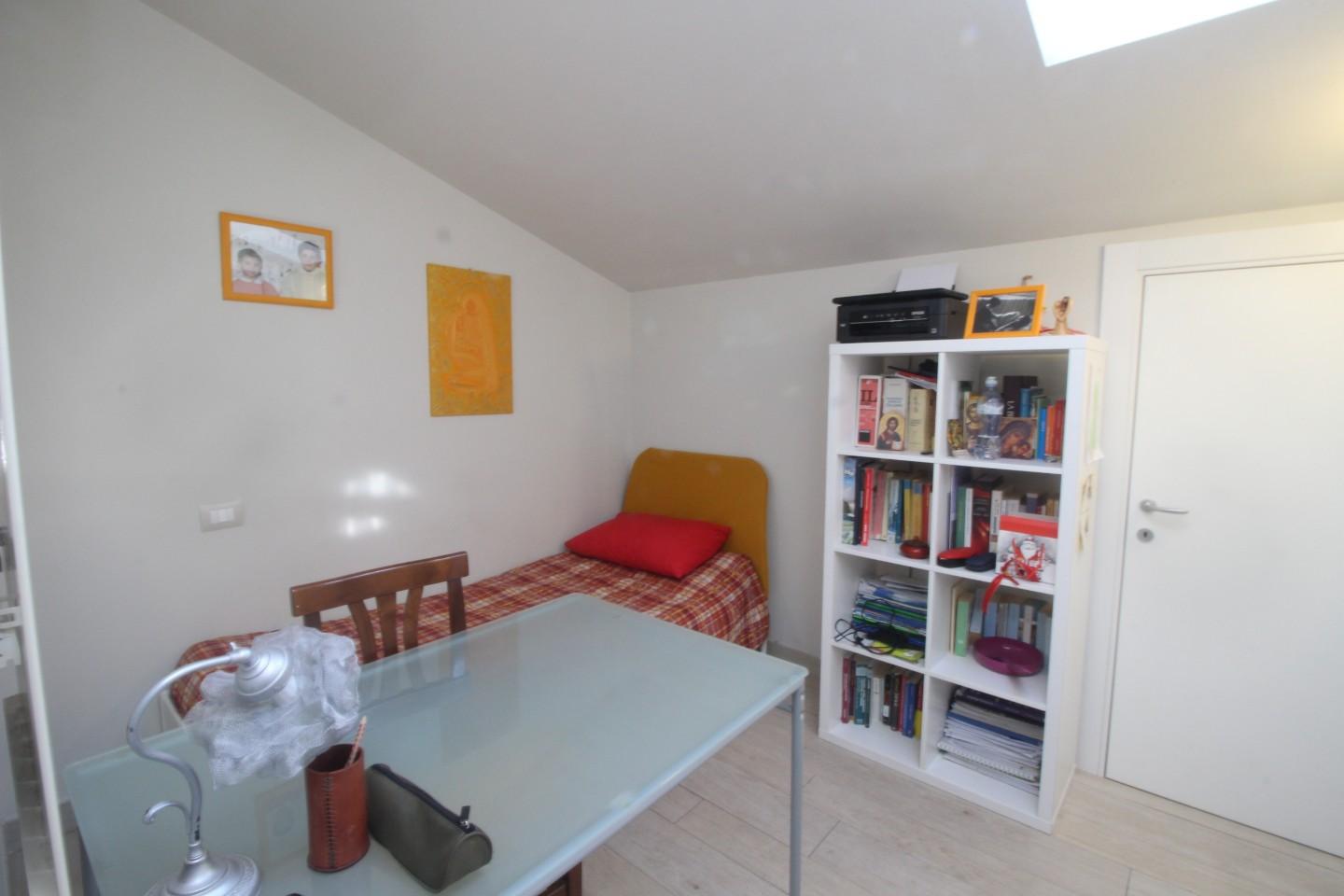 Immagine 17 di Appartamento in vendita  a Siena