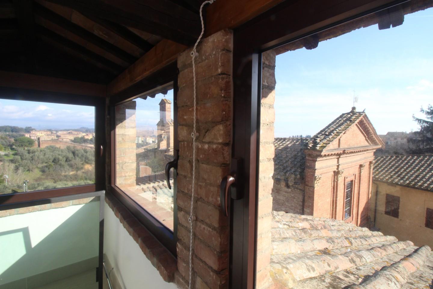 Immagine 14 di Appartamento in vendita  a Siena