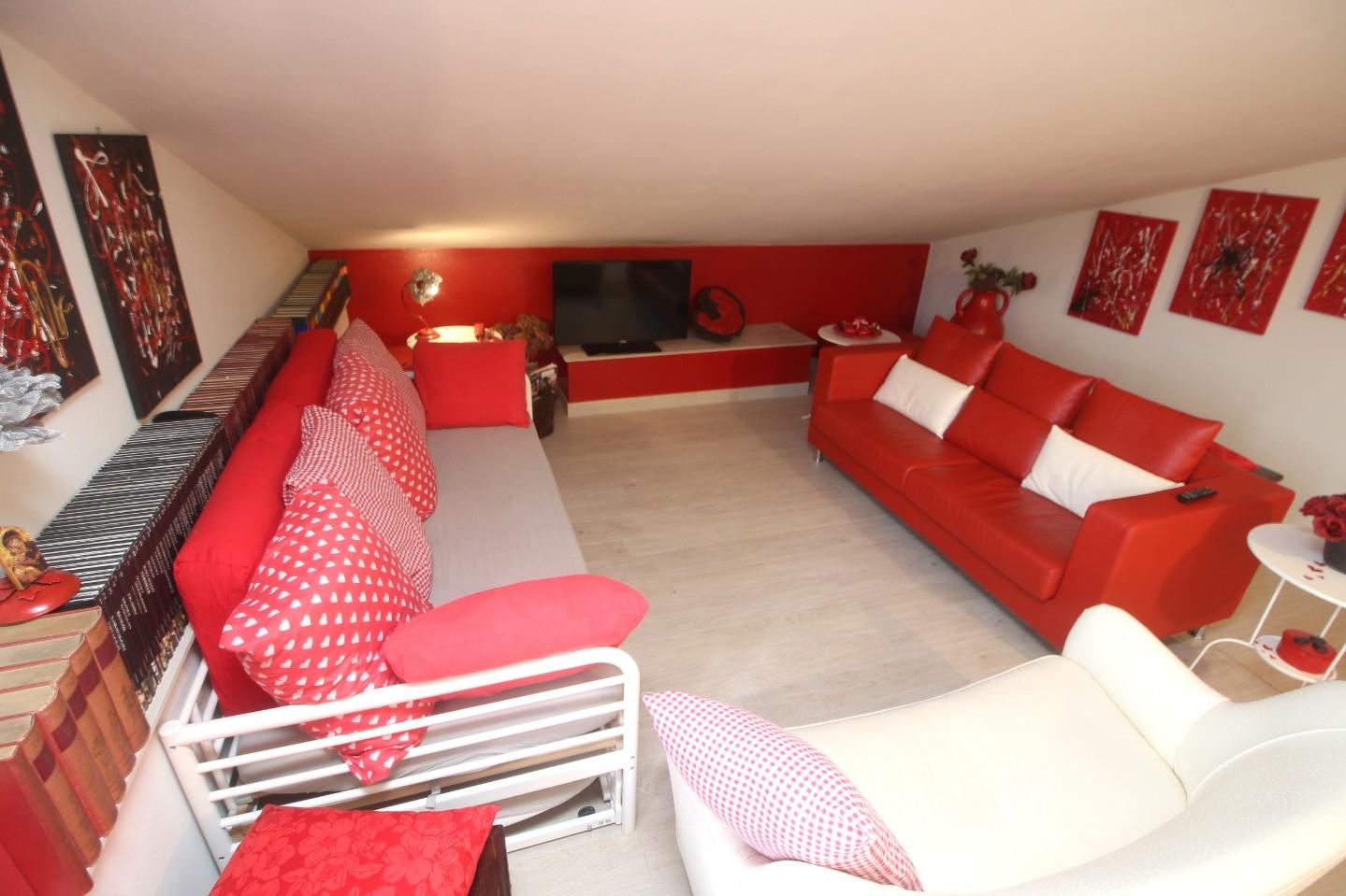 Immagine 7 di Appartamento in vendita  a Siena