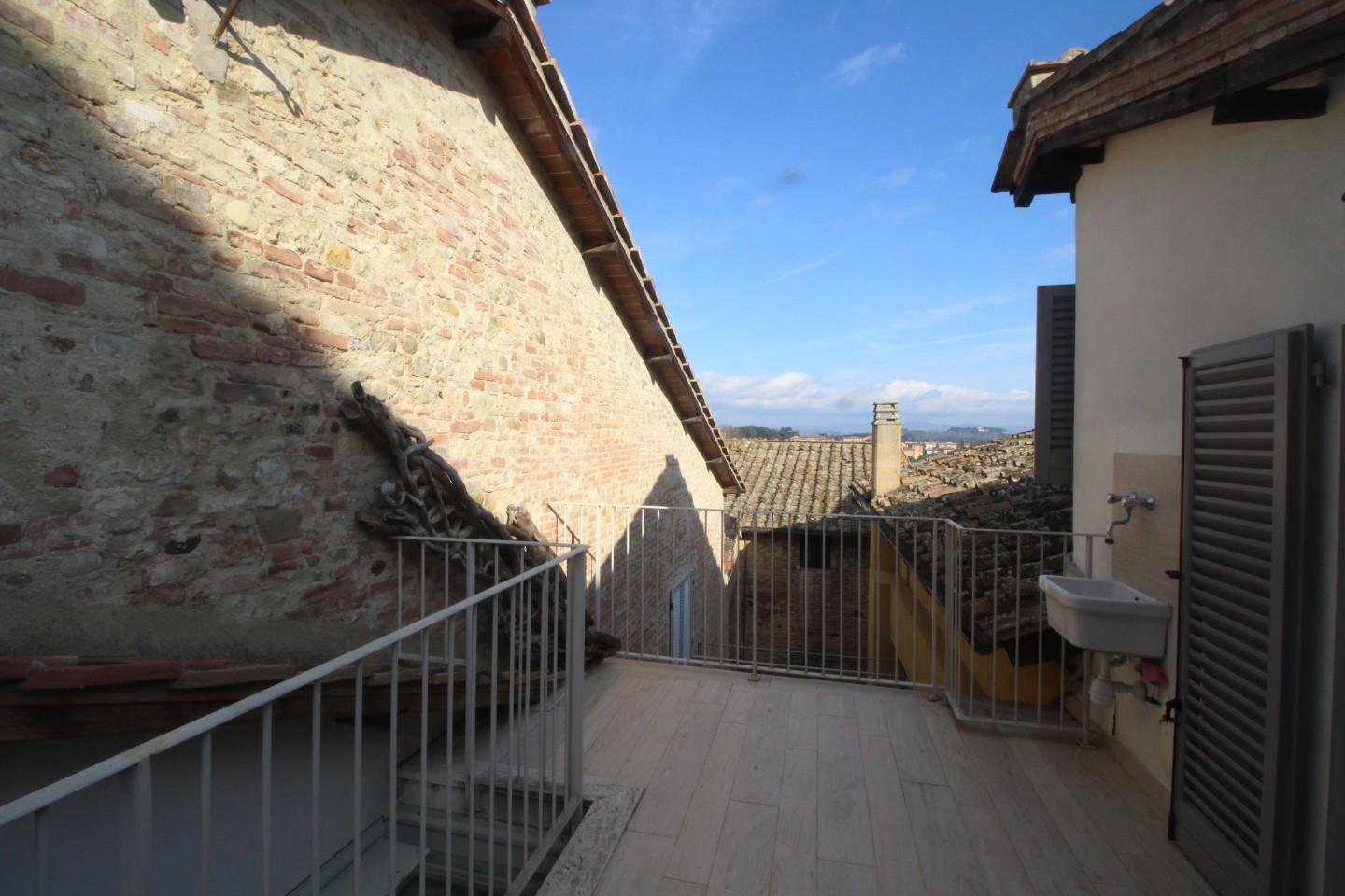 Immagine 15 di Appartamento in vendita  a Siena