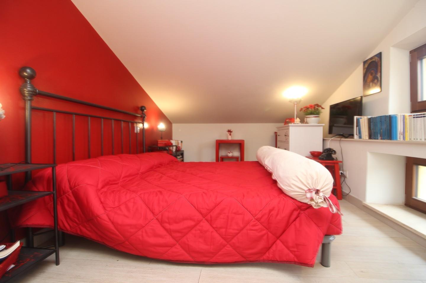 Immagine 10 di Appartamento in vendita  a Siena