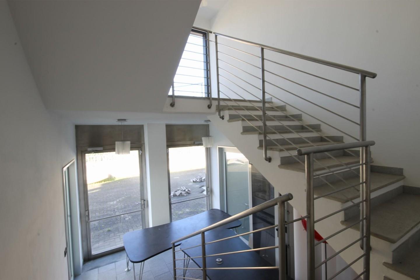 Immagine 15 di Ufficio in affitto  a Lucca