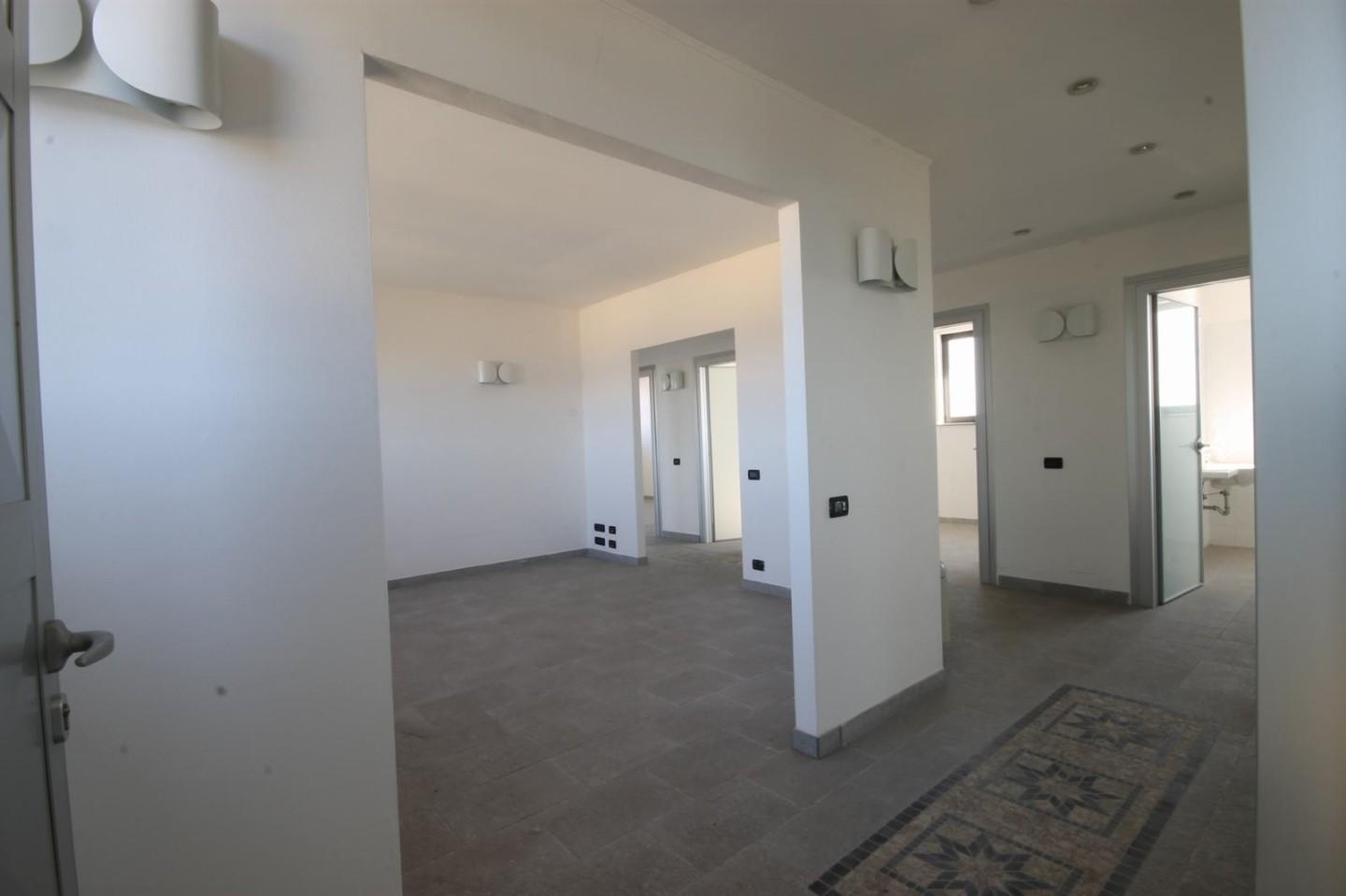 Immagine 1 di Ufficio in affitto  a Lucca