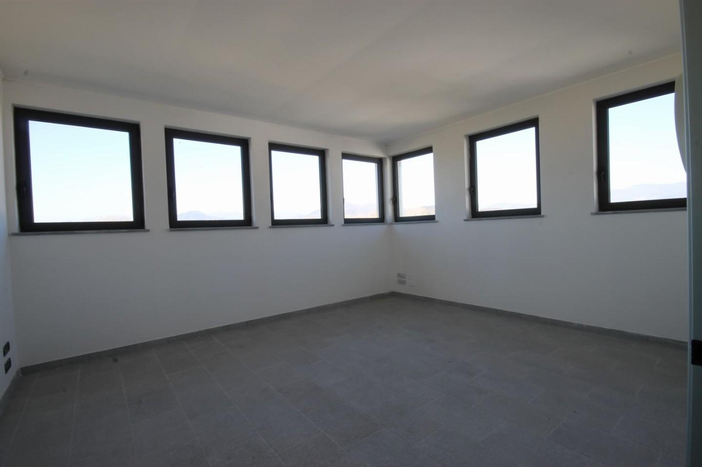 Immagine 7 di Ufficio in affitto  a Lucca