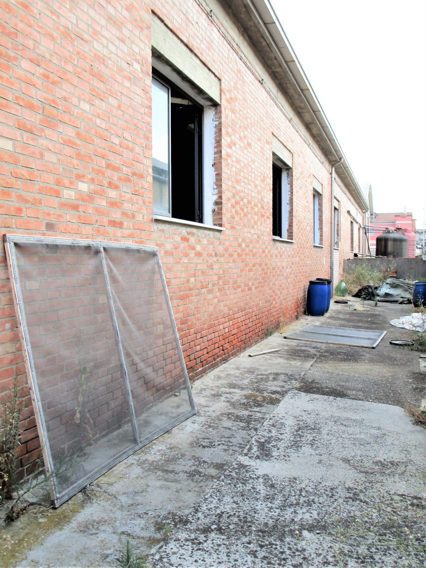 Immagine 5 di Capannone industriale in affitto  a Santa Croce Sull'arno