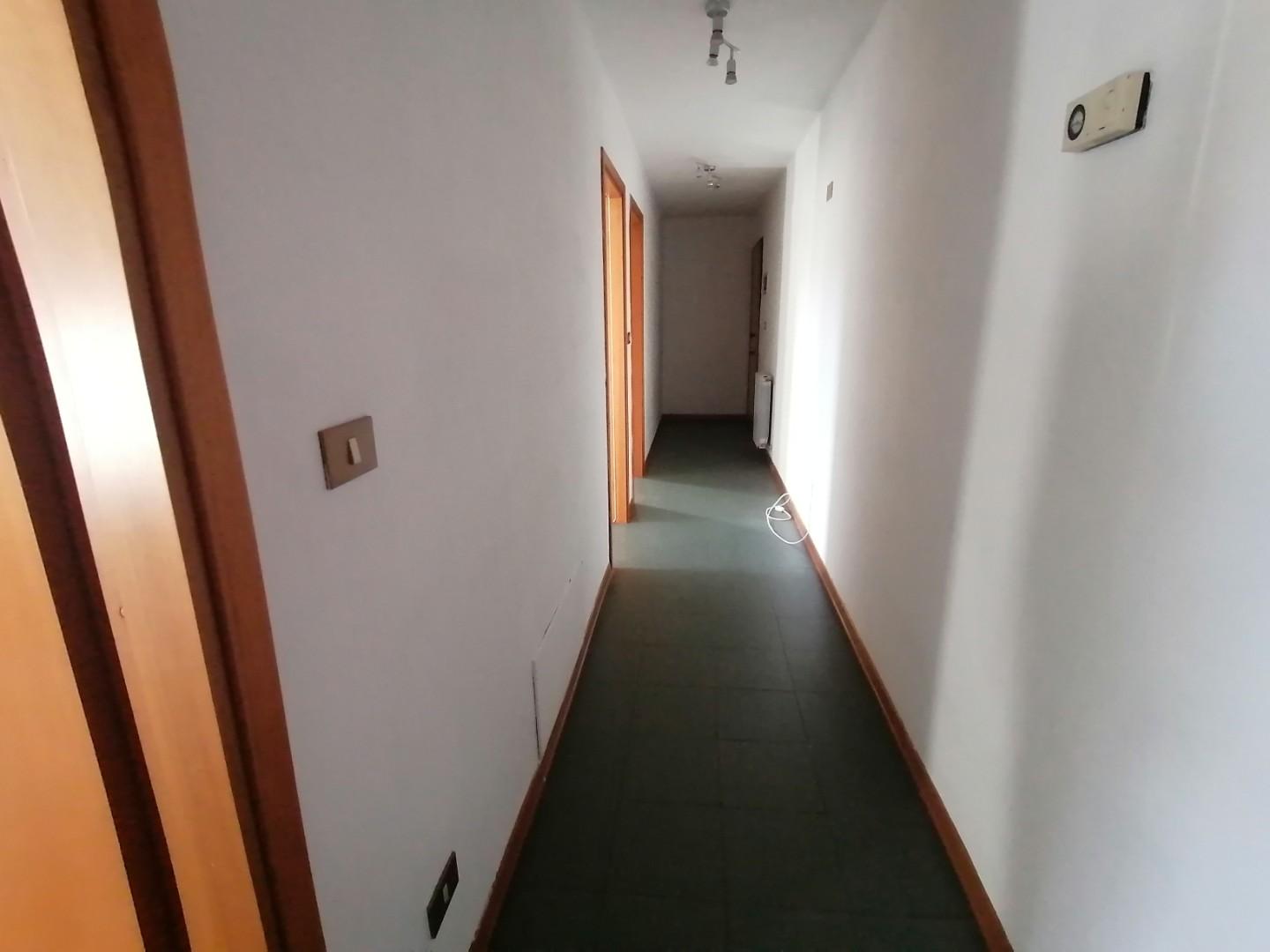 Immagine 3 di Ufficio in affitto  a Lucca