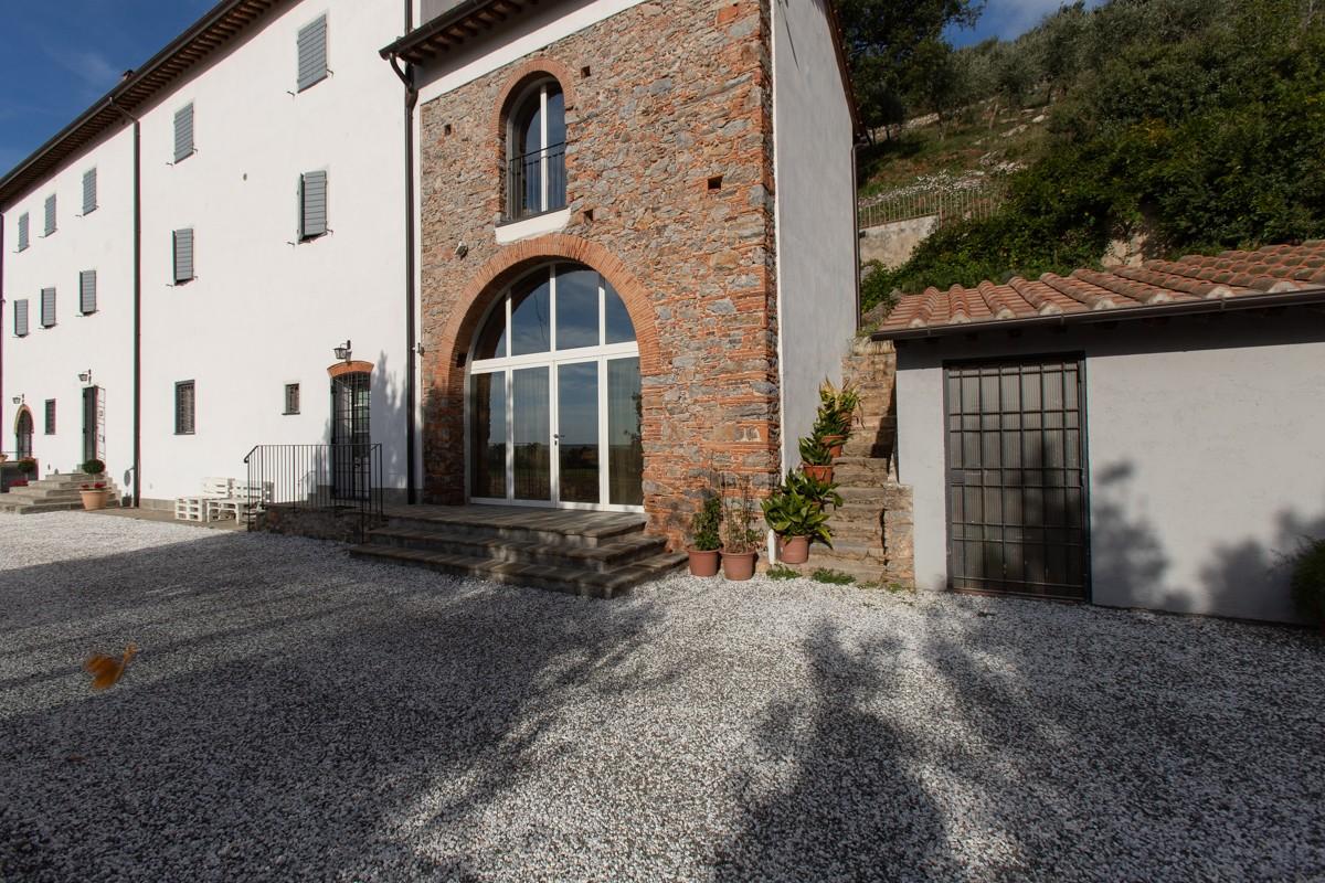 Immagine 17 di Albergo/B&B/Residence in vendita  a Pisa