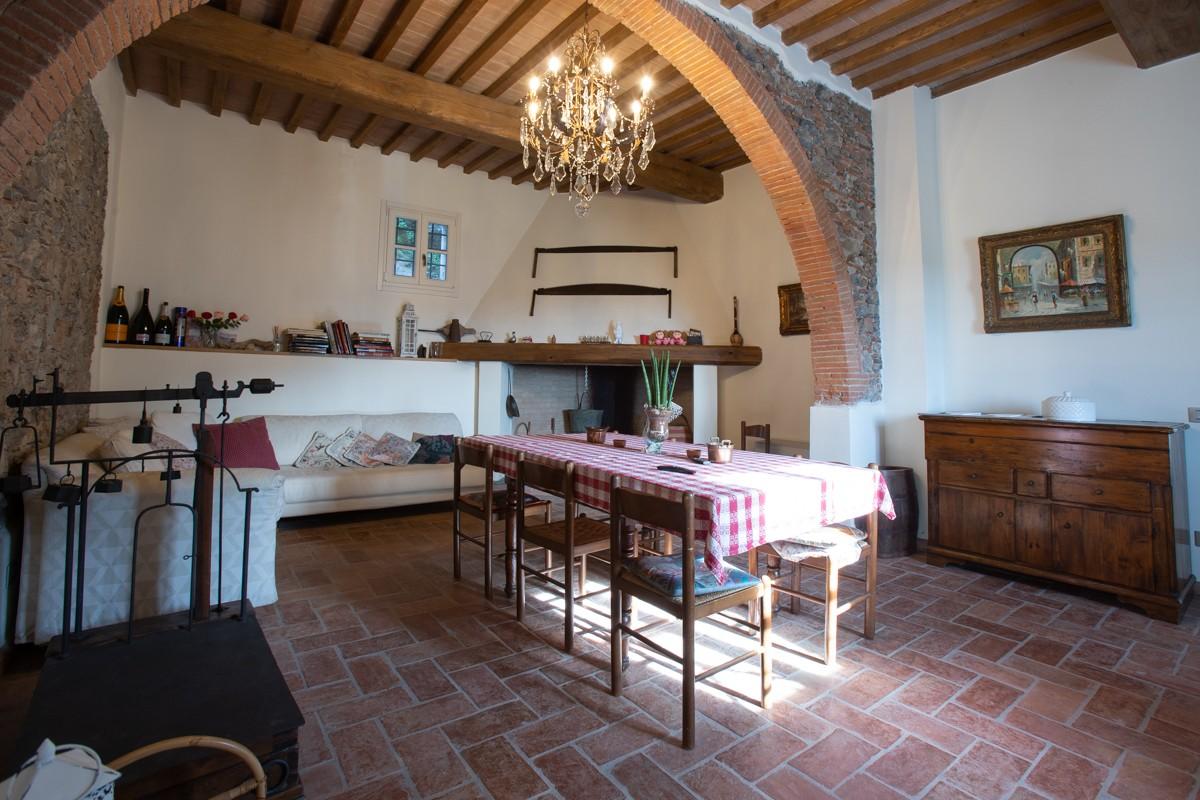 Immagine 24 di Albergo/B&B/Residence in vendita  a Pisa