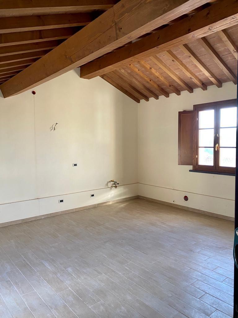 Immagine 2 di Mansarda in vendita  a San Giuliano Terme