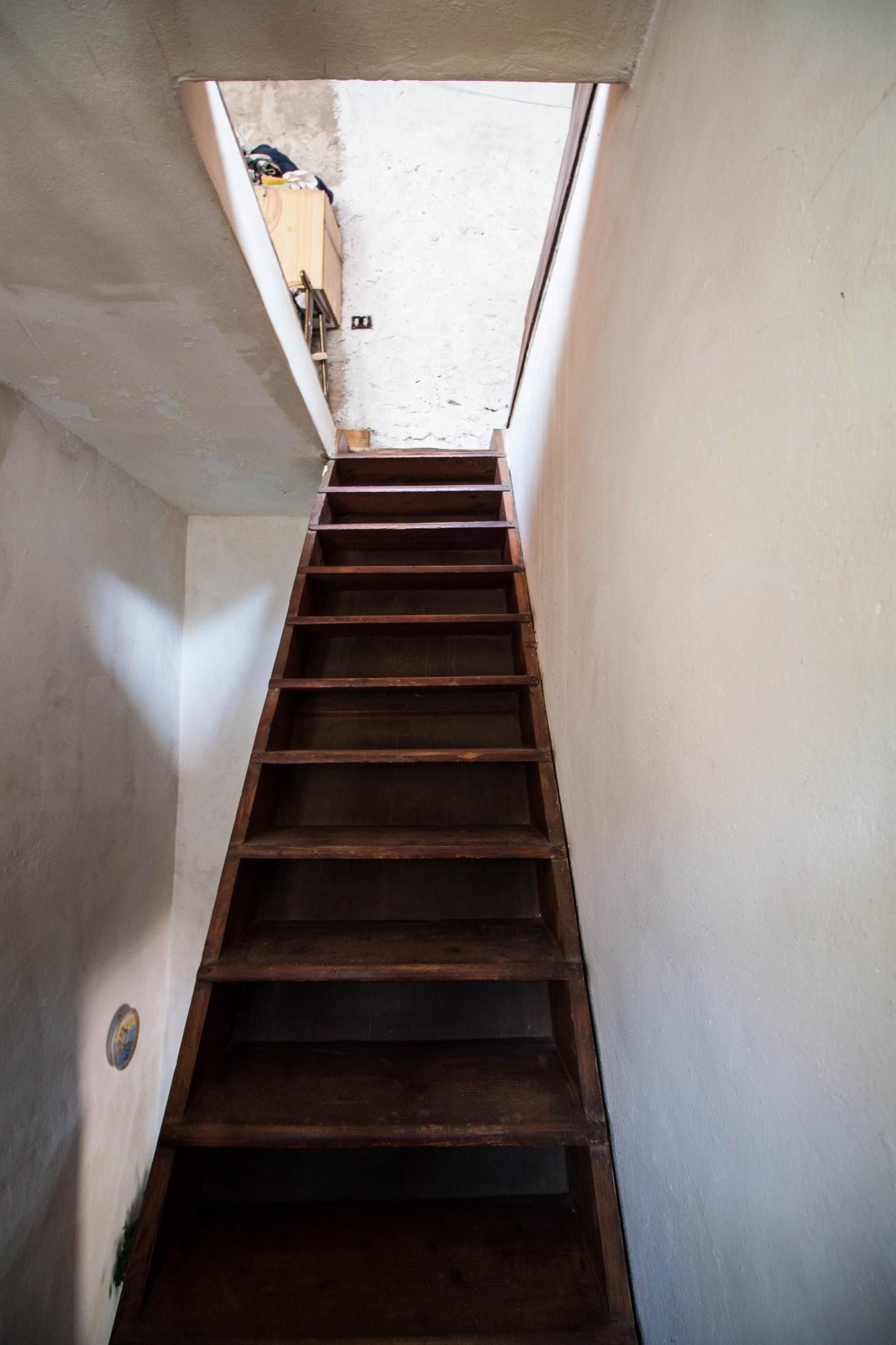 Immagine 8 di Rustico / casale in vendita  a Calci