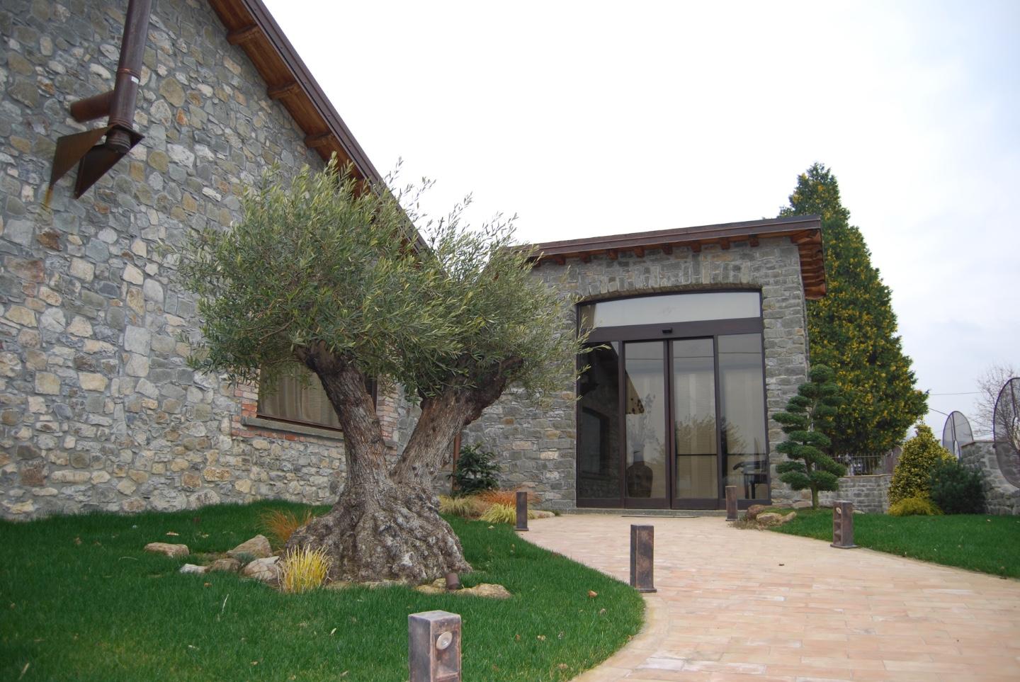 Immagine 39 di Albergo/B&B/Residence in vendita  a Villafranca In Lunigiana