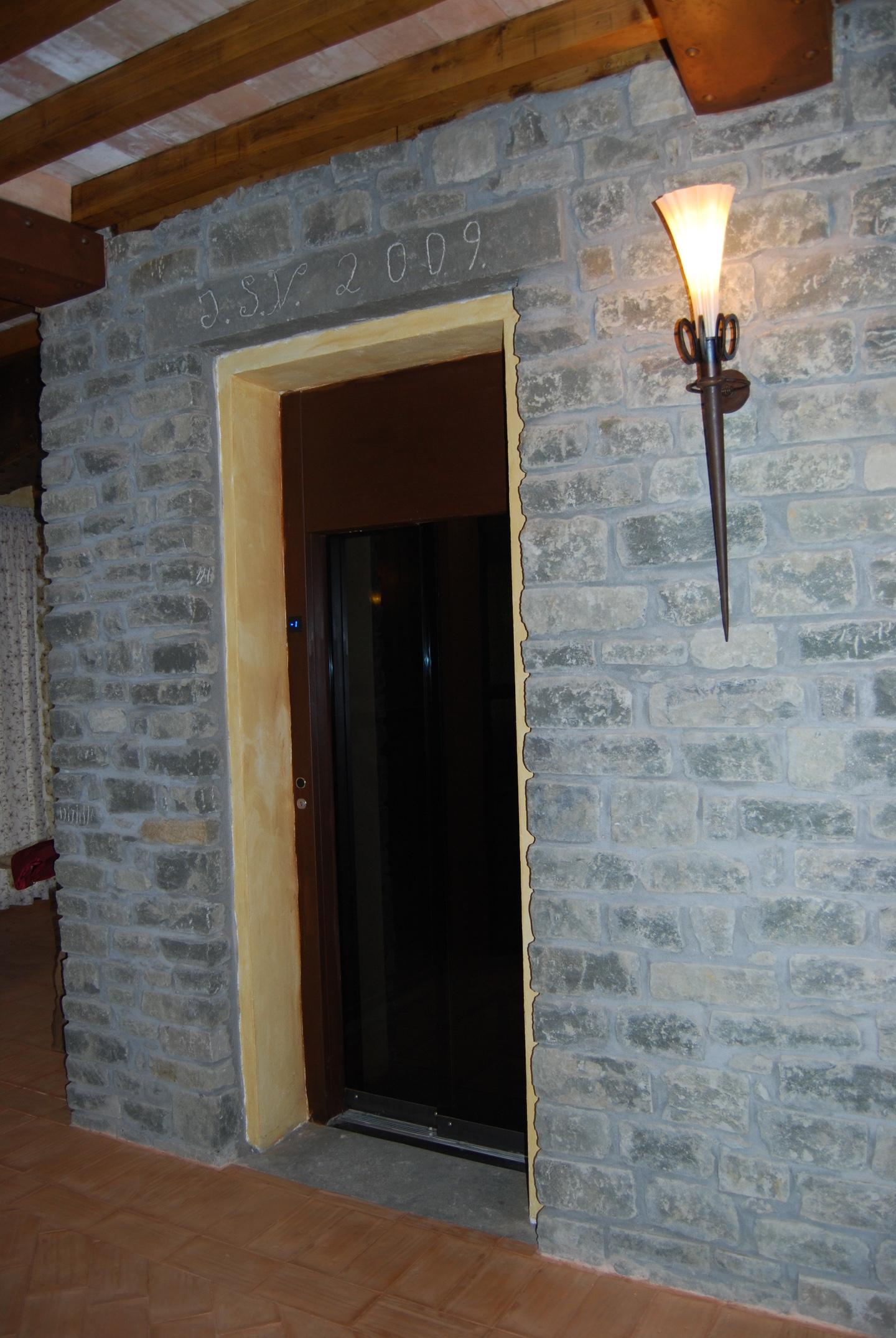 Immagine 25 di Albergo/B&B/Residence in vendita  a Villafranca In Lunigiana