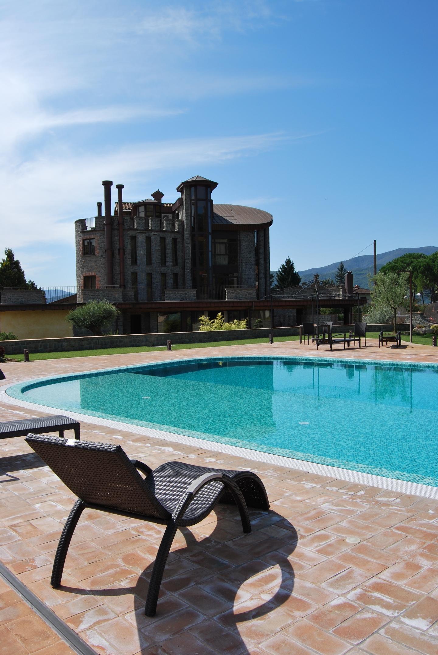 Immagine 15 di Albergo/B&B/Residence in vendita  a Villafranca In Lunigiana