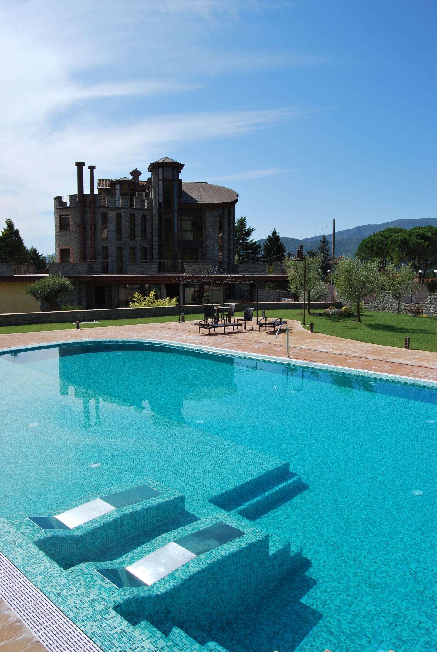 Immagine 14 di Albergo/B&B/Residence in vendita  a Villafranca In Lunigiana
