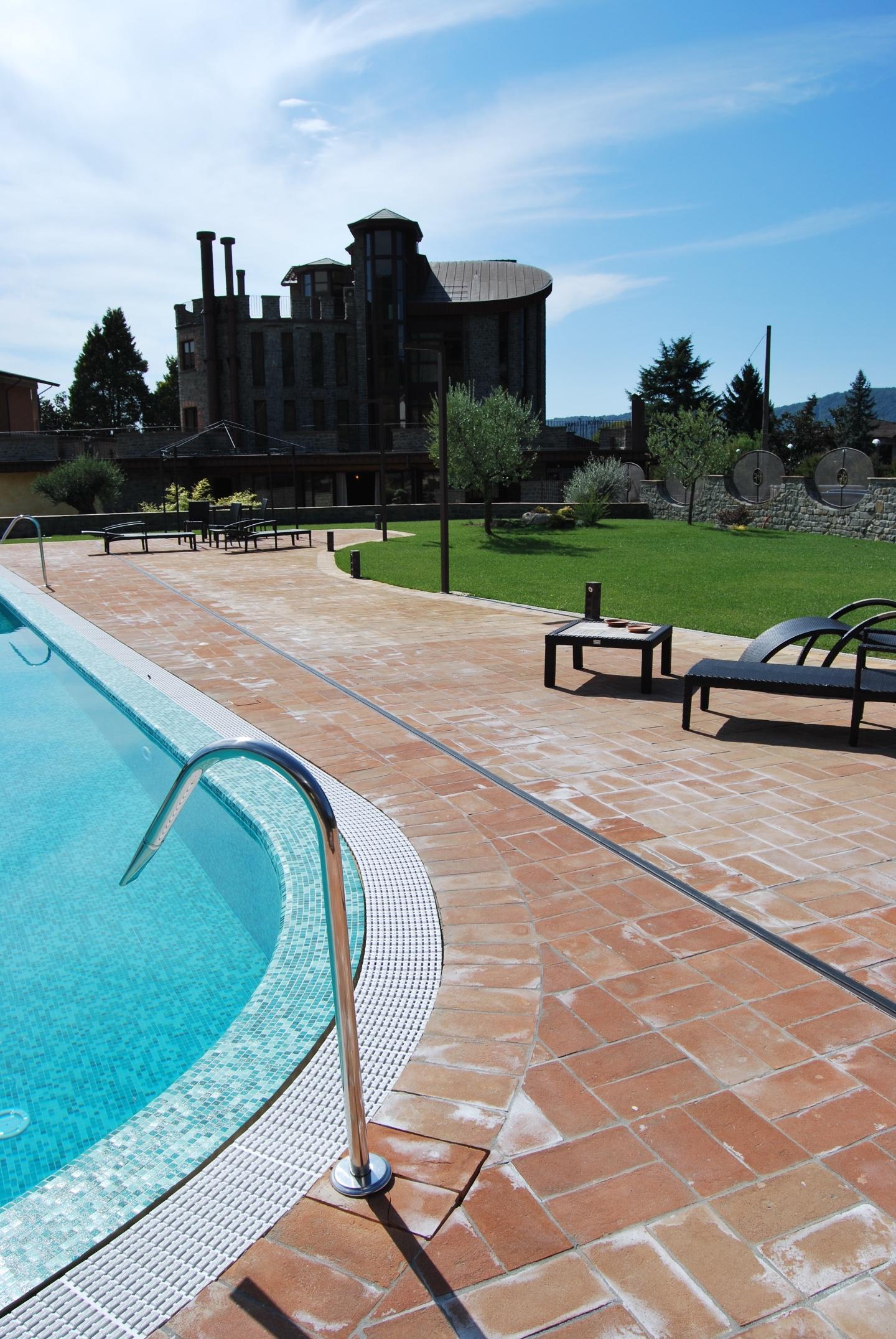 Immagine 20 di Albergo/B&B/Residence in vendita  a Villafranca In Lunigiana