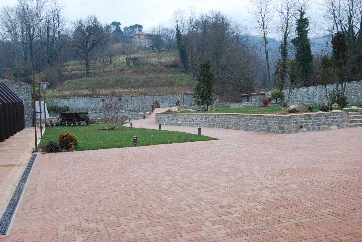 Immagine 44 di Albergo/B&B/Residence in vendita  a Villafranca In Lunigiana