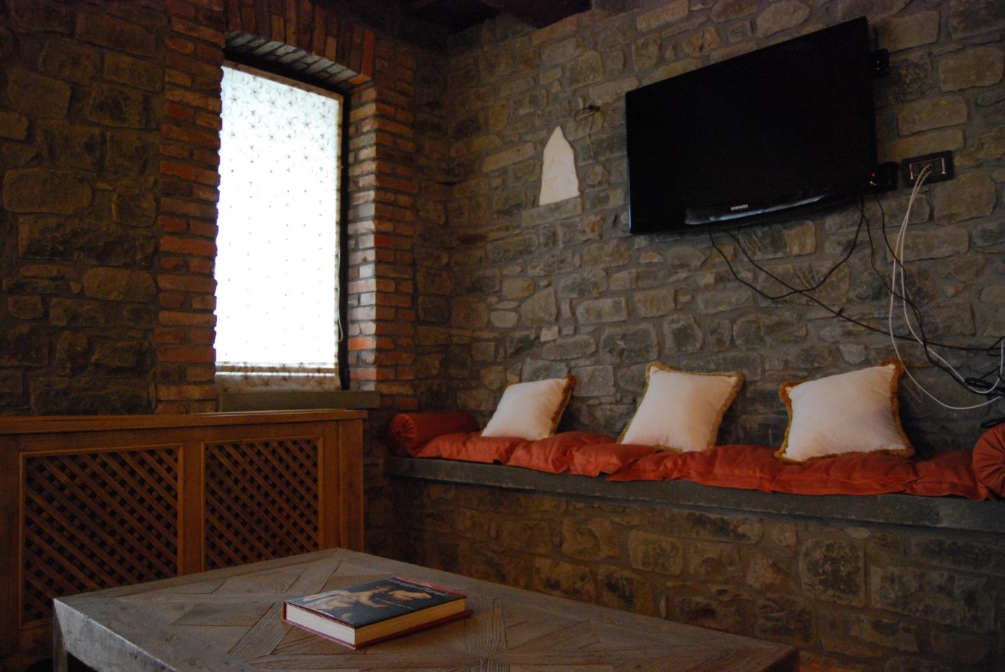 Immagine 27 di Albergo/B&B/Residence in vendita  a Villafranca In Lunigiana