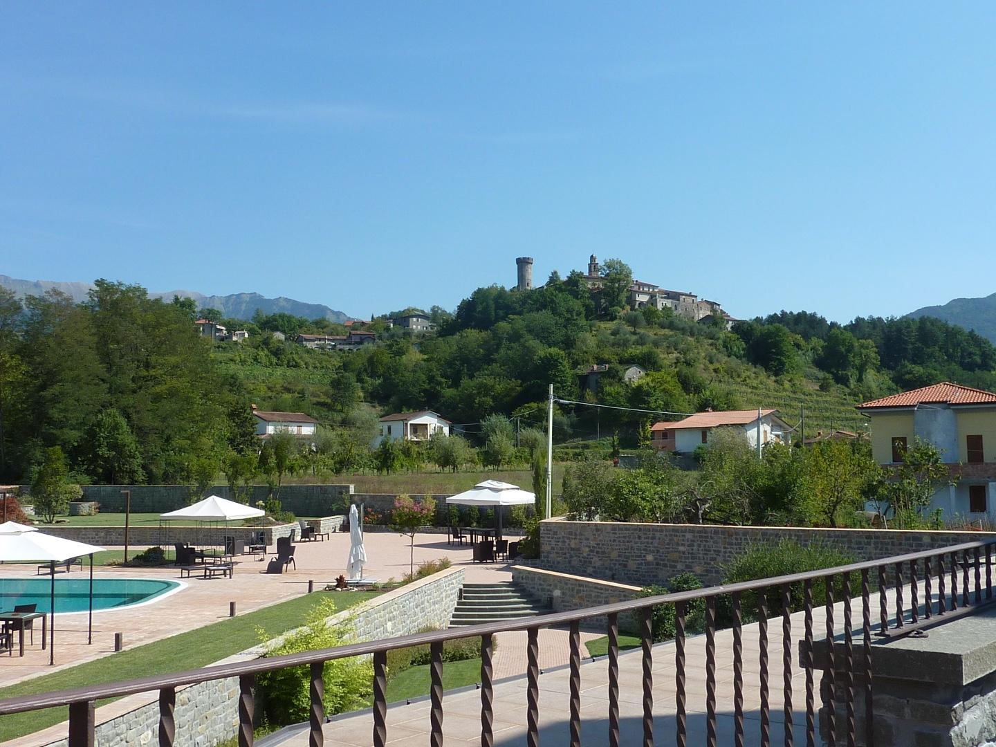 Immagine 2 di Albergo/B&B/Residence in vendita  a Villafranca In Lunigiana