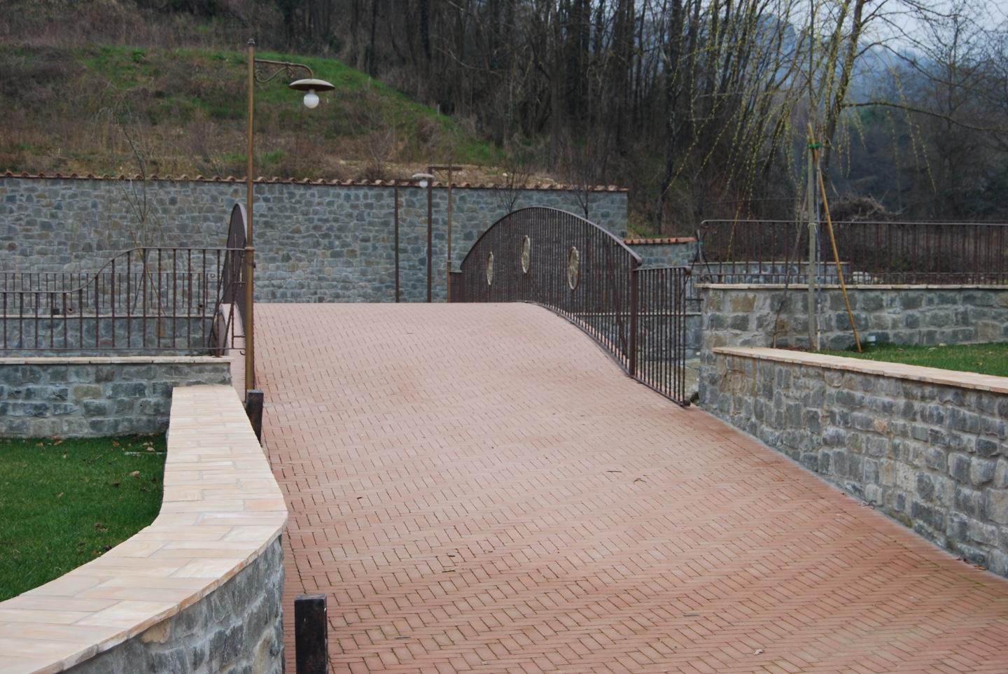 Immagine 53 di Albergo/B&B/Residence in vendita  a Villafranca In Lunigiana