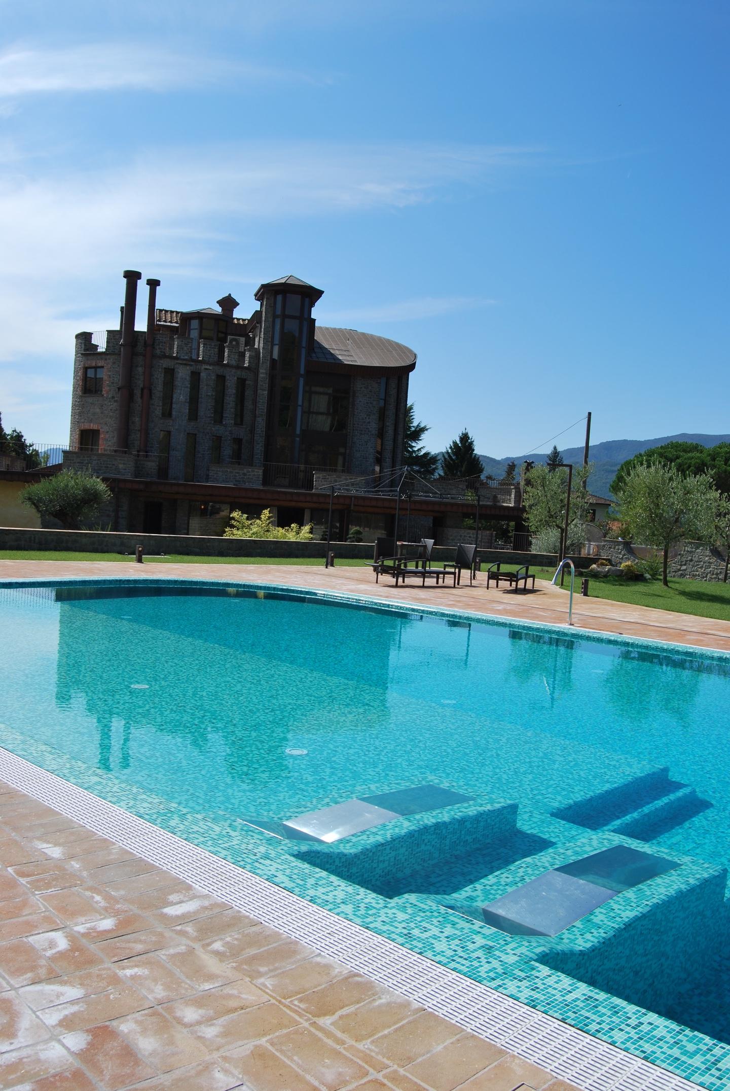 Immagine 22 di Albergo/B&B/Residence in vendita  a Villafranca In Lunigiana