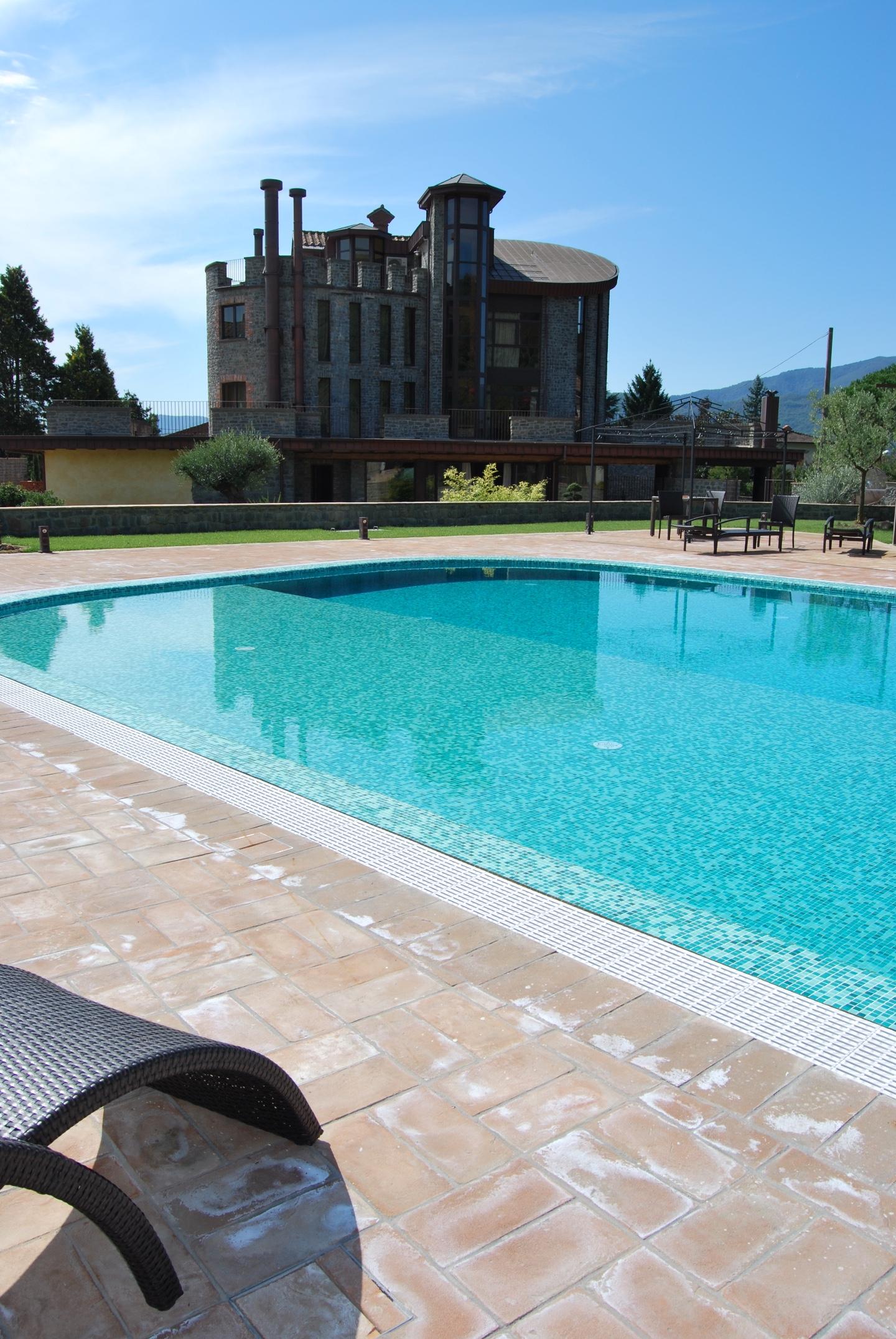 Immagine 23 di Albergo/B&B/Residence in vendita  a Villafranca In Lunigiana