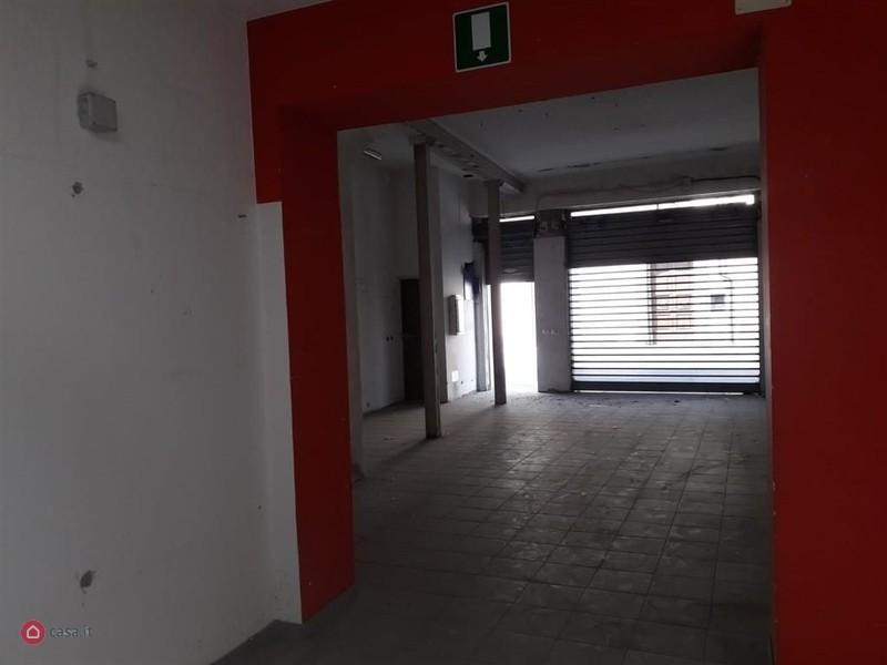 Immagine 2 di Locale commerciale in affitto  a Empoli