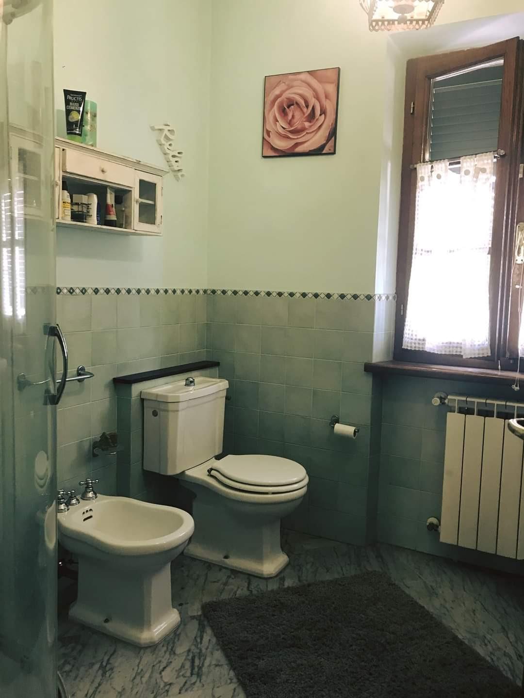 Immagine 9 di Villa in vendita  a Carrara