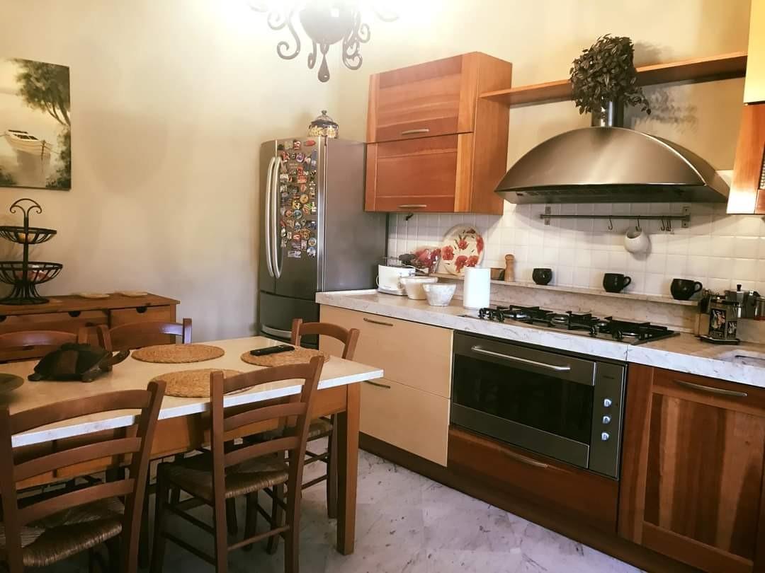 Immagine 6 di Villa in vendita  a Carrara