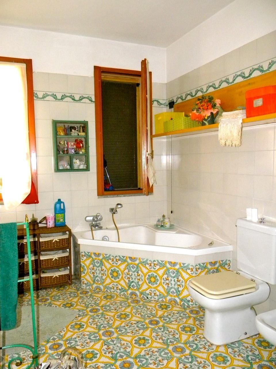 Immagine 21 di Villa in vendita  a San Giuliano Terme