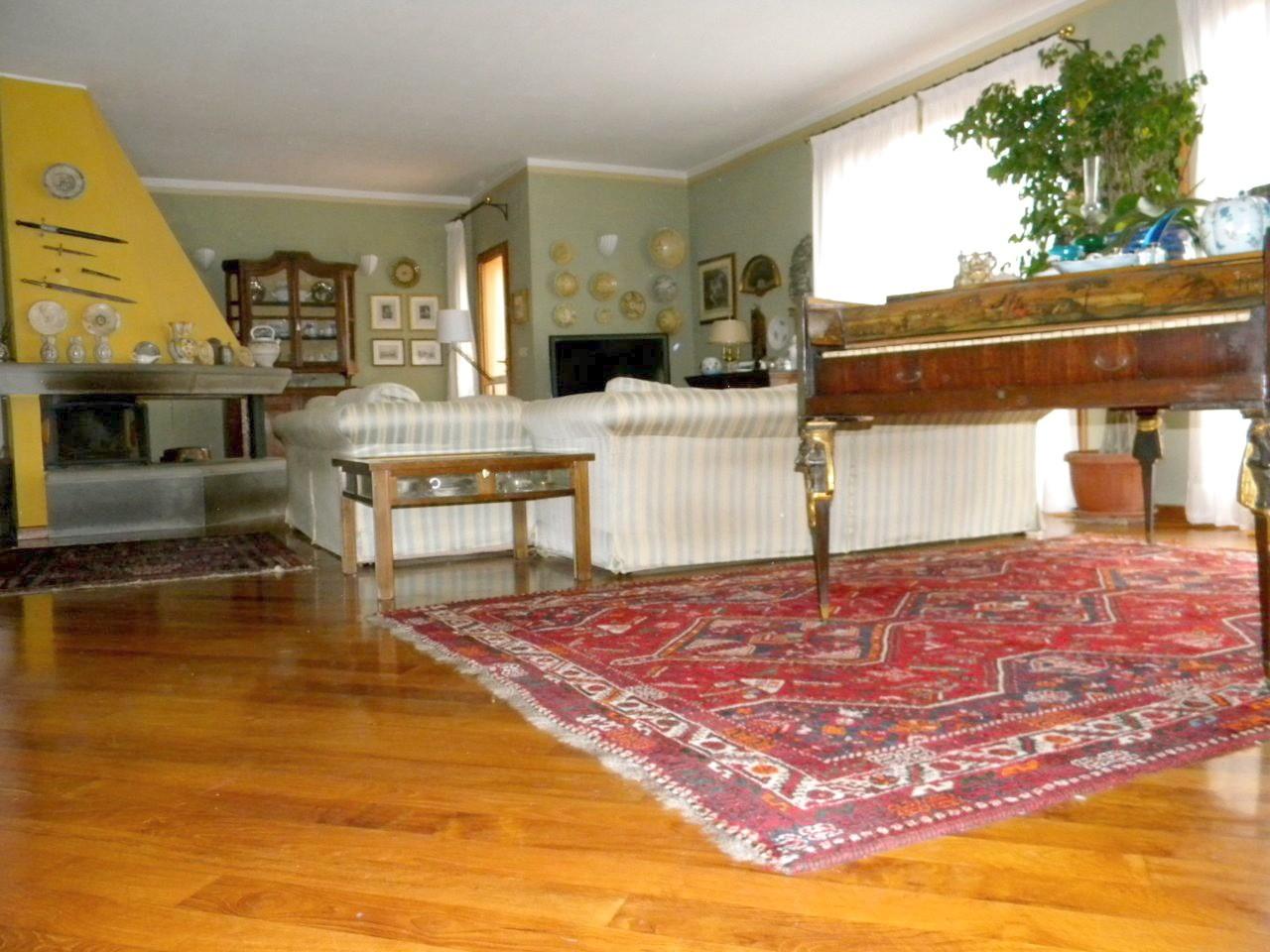 Immagine 27 di Villa in vendita  a San Giuliano Terme