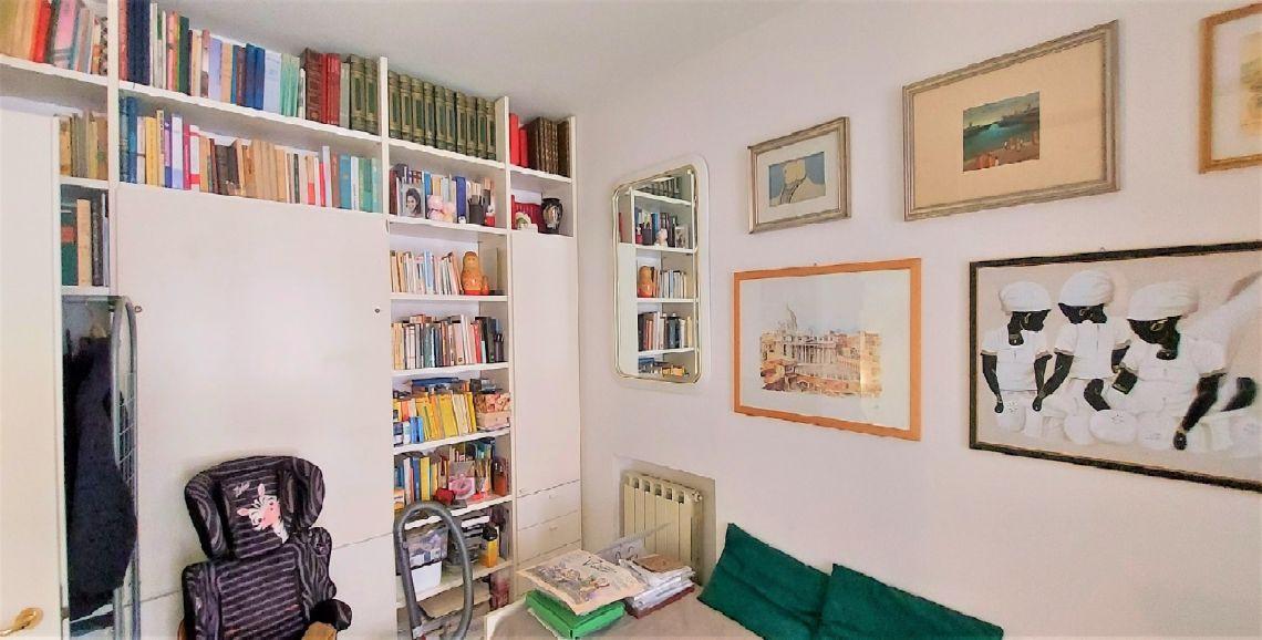 Immagine 21 di Appartamento in vendita  a Ameglia