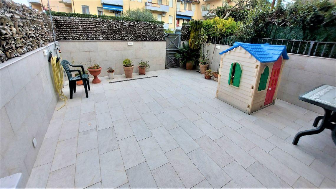 Immagine 15 di Appartamento in vendita  a Ameglia